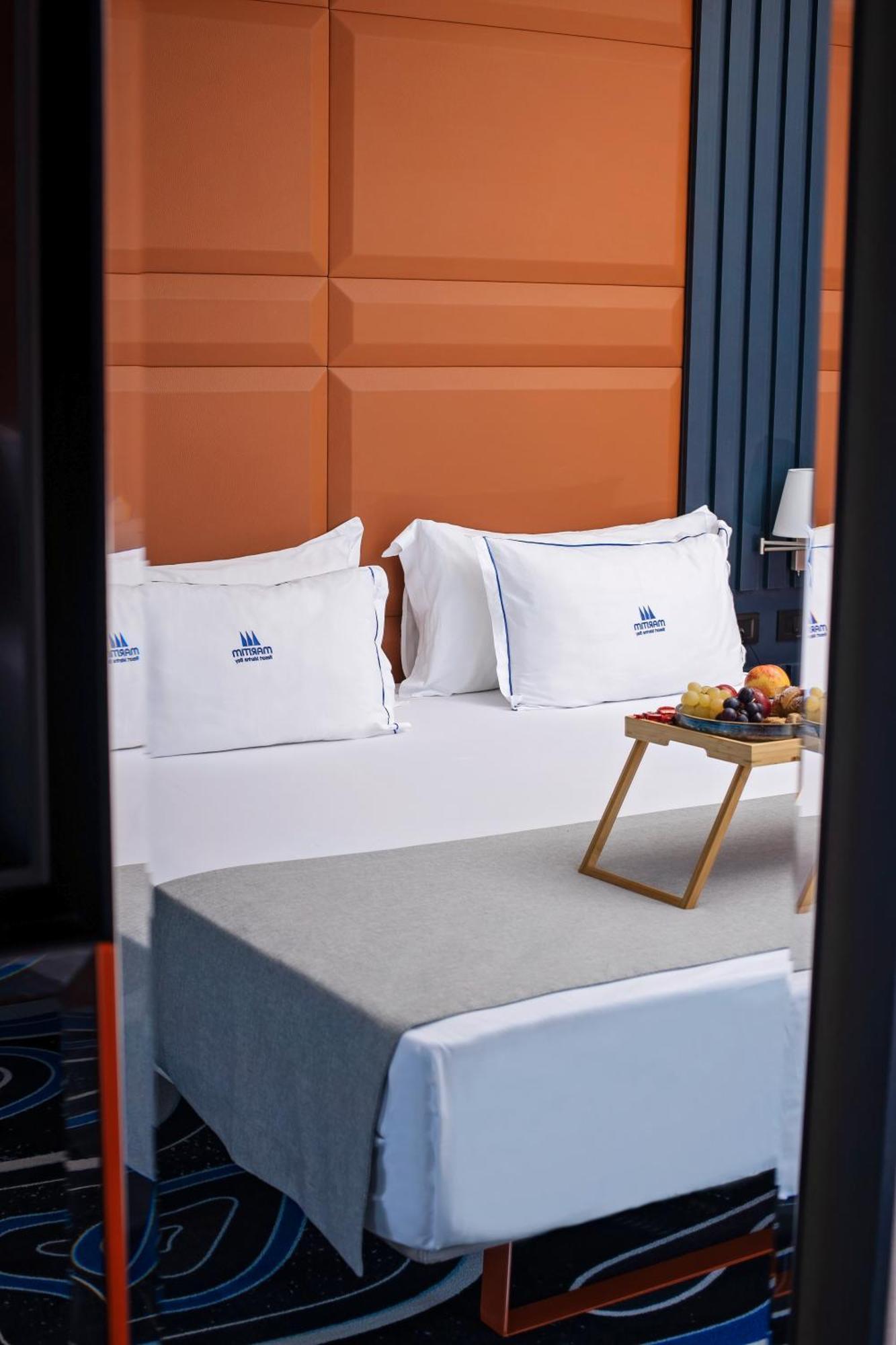 Maritim Marina Bay Resort Spa & Casino Adult Friendly Vlorë Екстериор снимка A room at the hotel