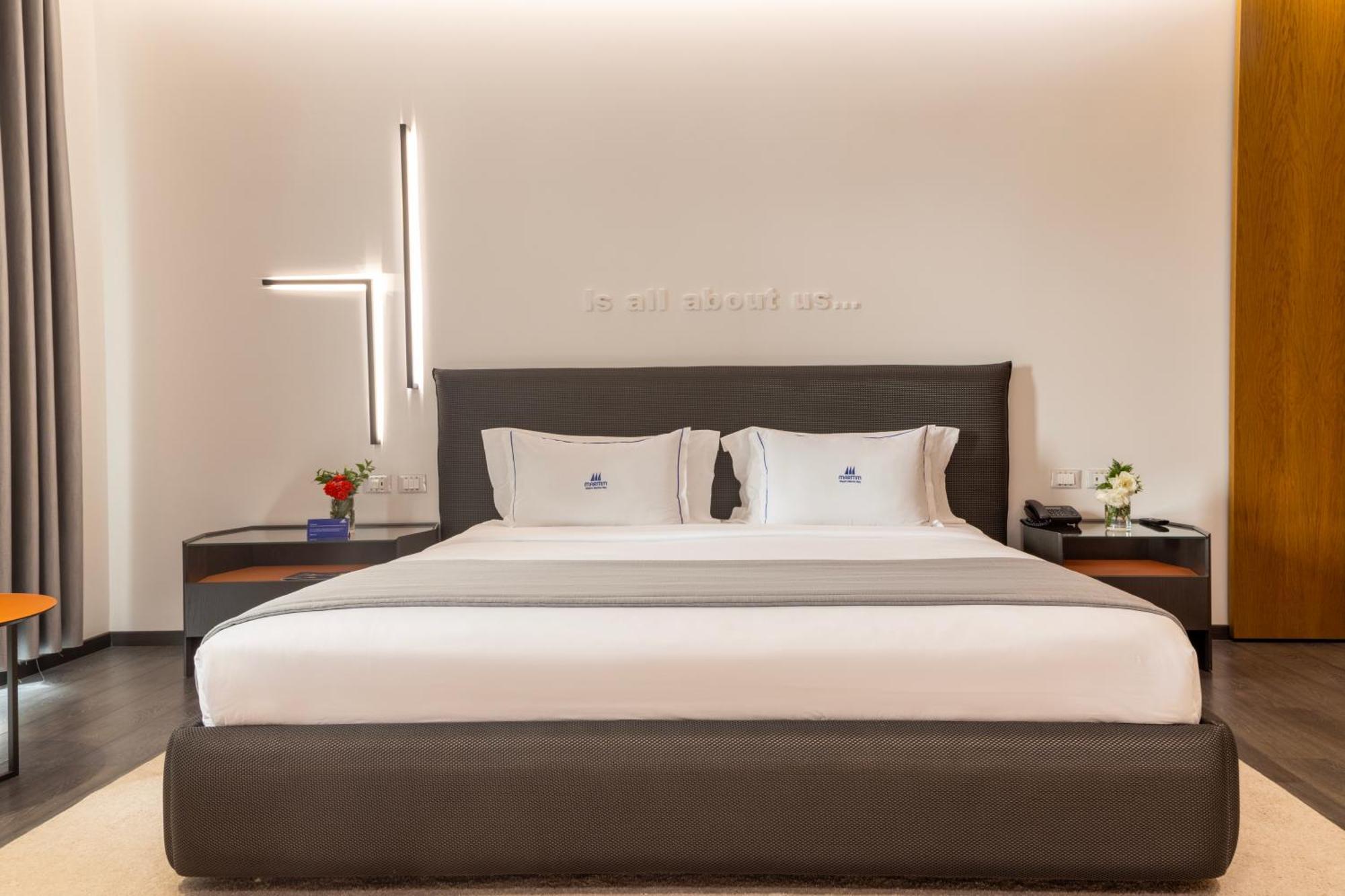 Maritim Marina Bay Resort Spa & Casino Adult Friendly Vlorë Екстериор снимка A bedroom at the hotel