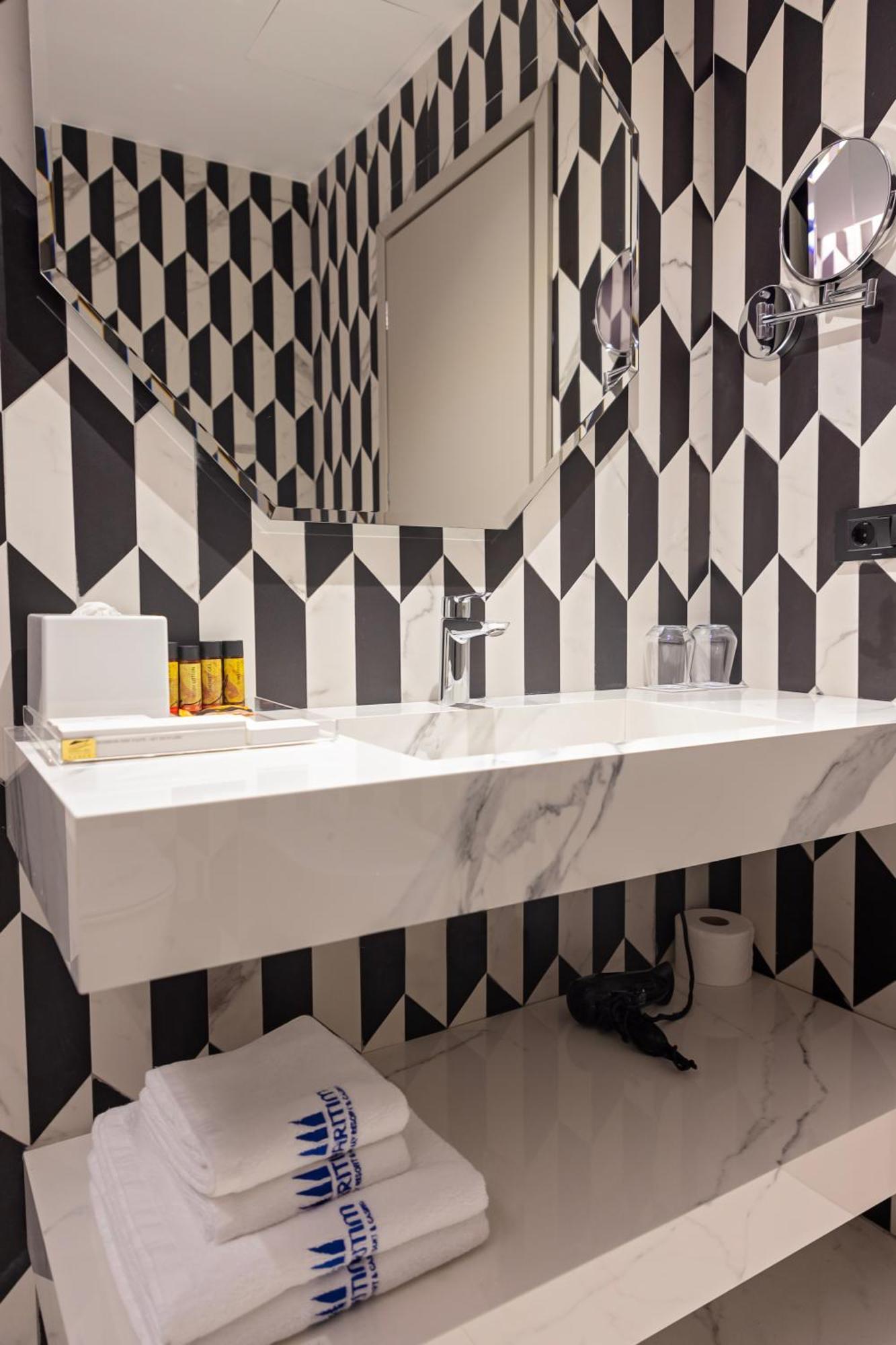 Maritim Marina Bay Resort Spa & Casino Adult Friendly Vlorë Екстериор снимка Bathroom