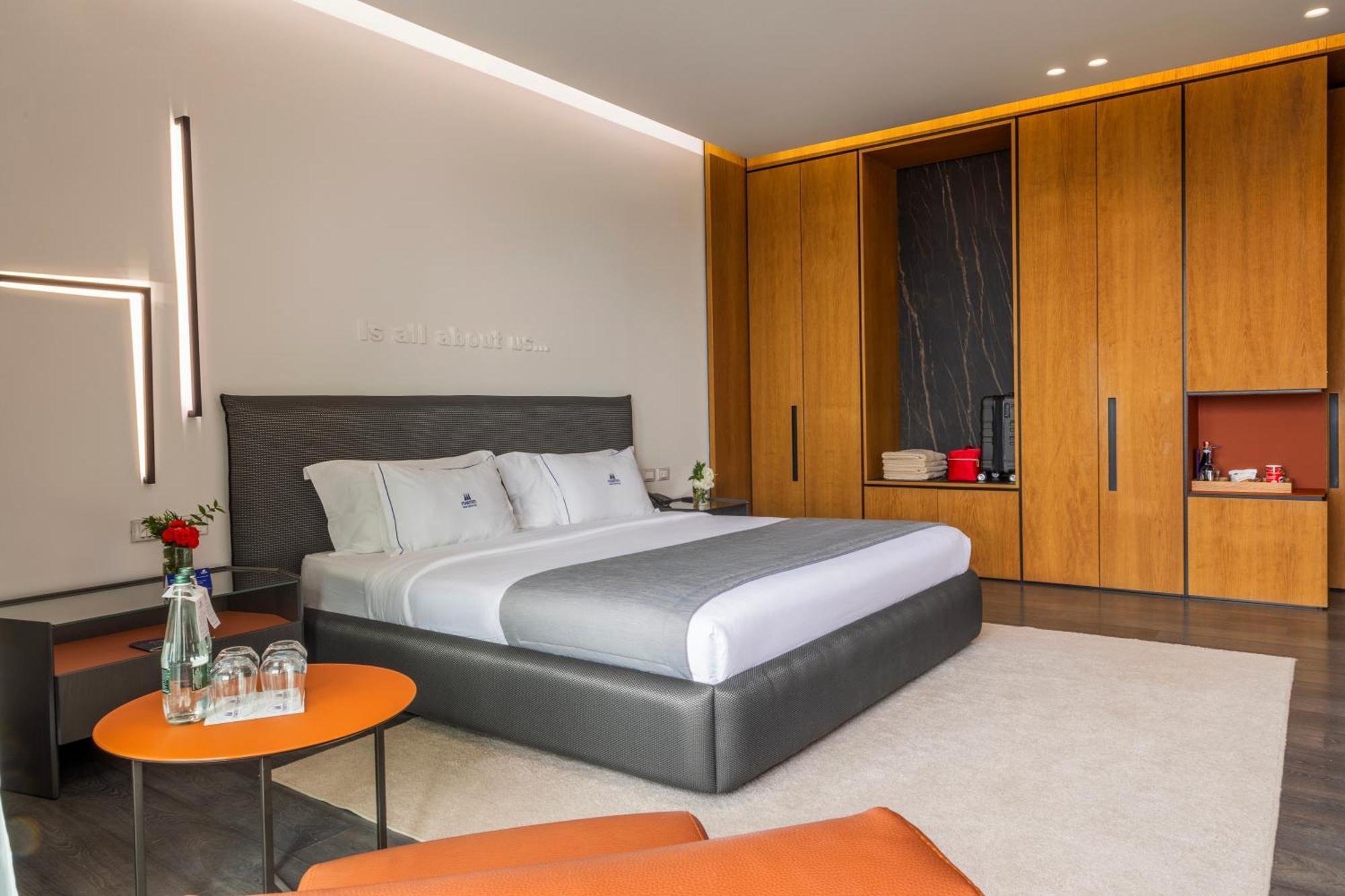 Maritim Marina Bay Resort Spa & Casino Adult Friendly Vlorë Екстериор снимка A bedroom at the hotel