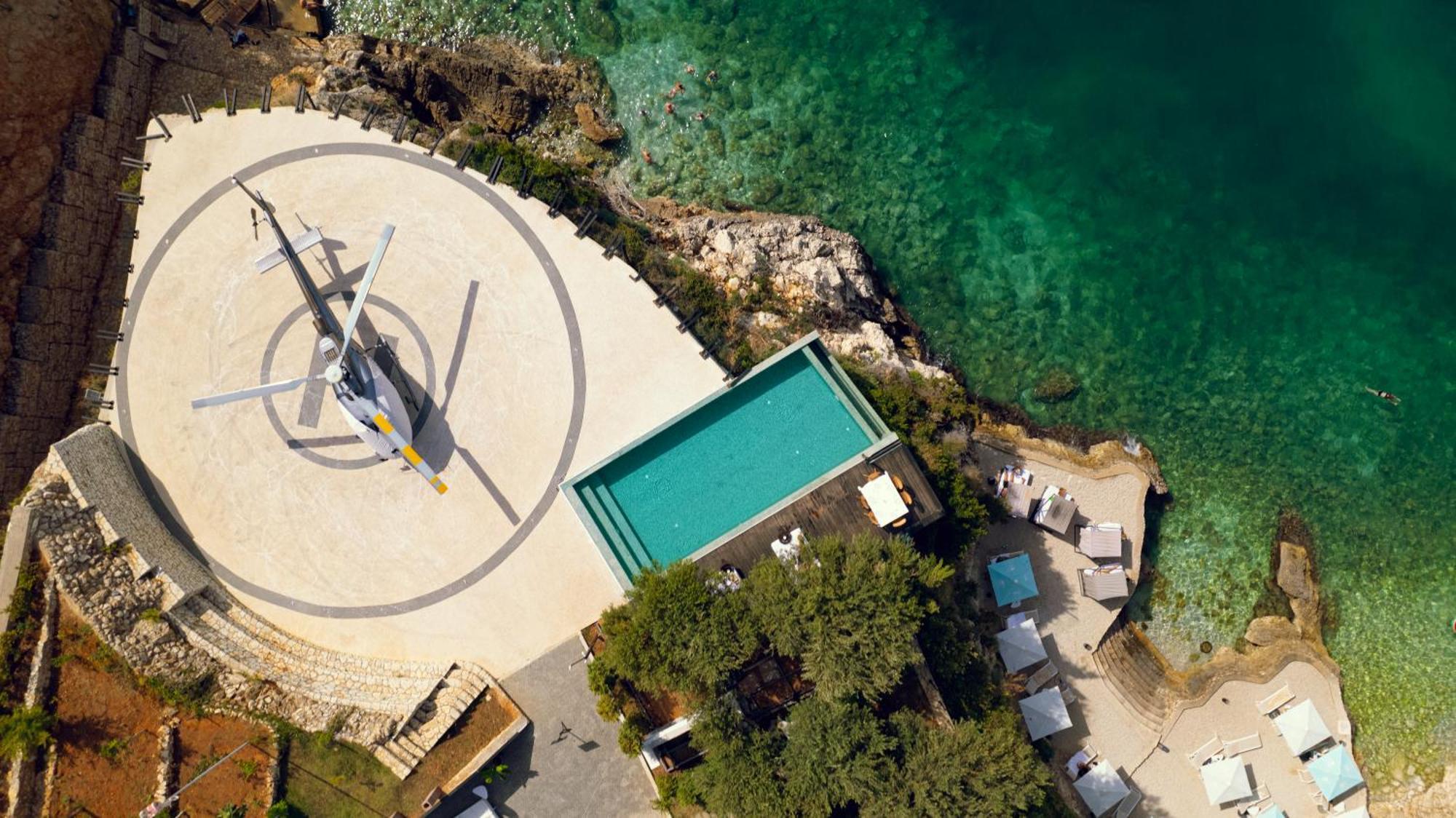 Maritim Marina Bay Resort Spa & Casino Adult Friendly Vlorë Екстериор снимка Helicopter landing pad at the hotel