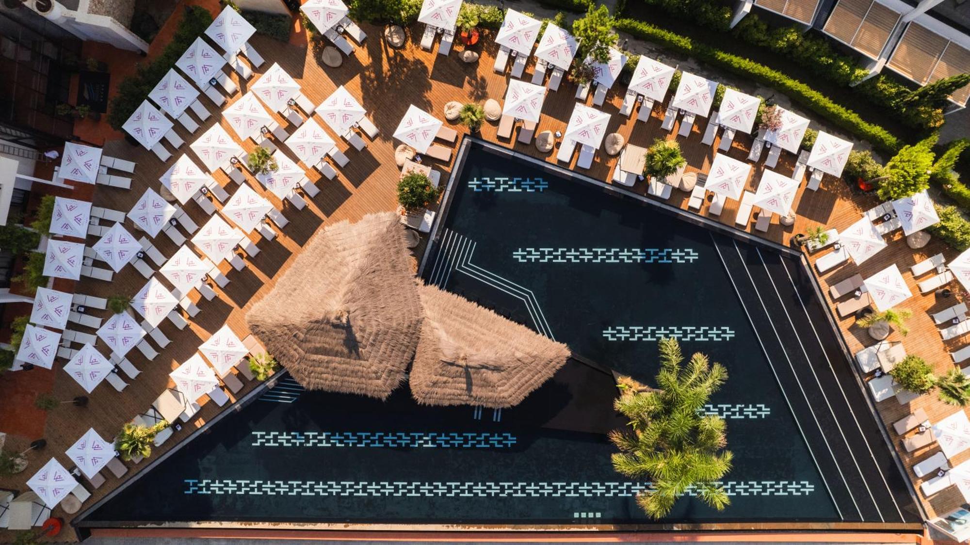 Maritim Marina Bay Resort Spa & Casino Adult Friendly Vlorë Екстериор снимка The rooftop pool at the Hotel