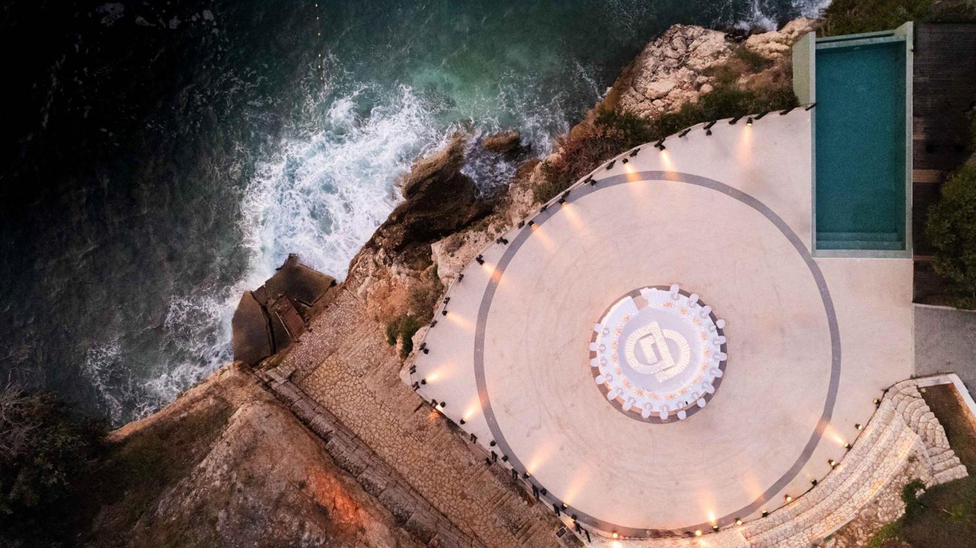 Maritim Marina Bay Resort Spa & Casino Adult Friendly Vlorë Екстериор снимка Aerial view of the temple